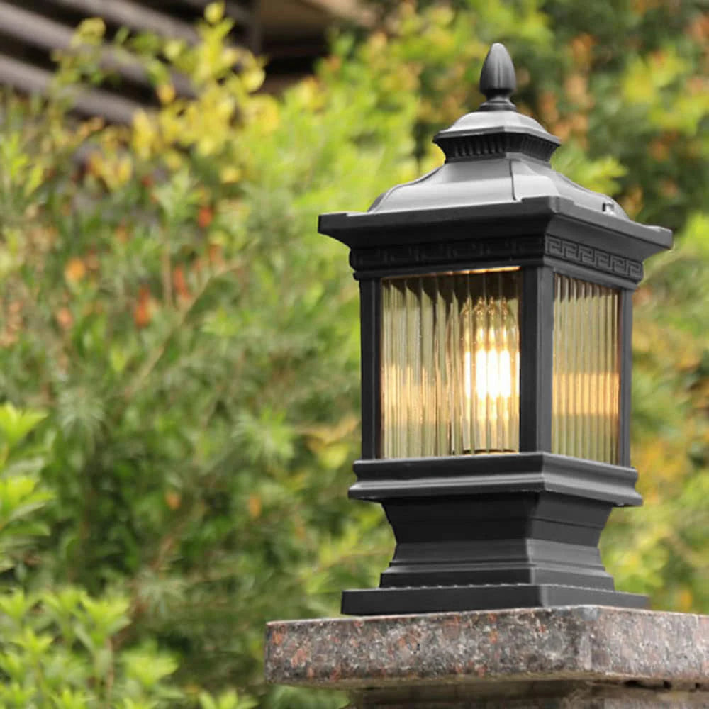 Black Gate Pillar Light