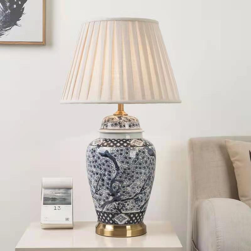 Jingdezhen new  blue and white table lamp living room bedroom bedside lamp hotel model room decorative table lamp factory direct sales
